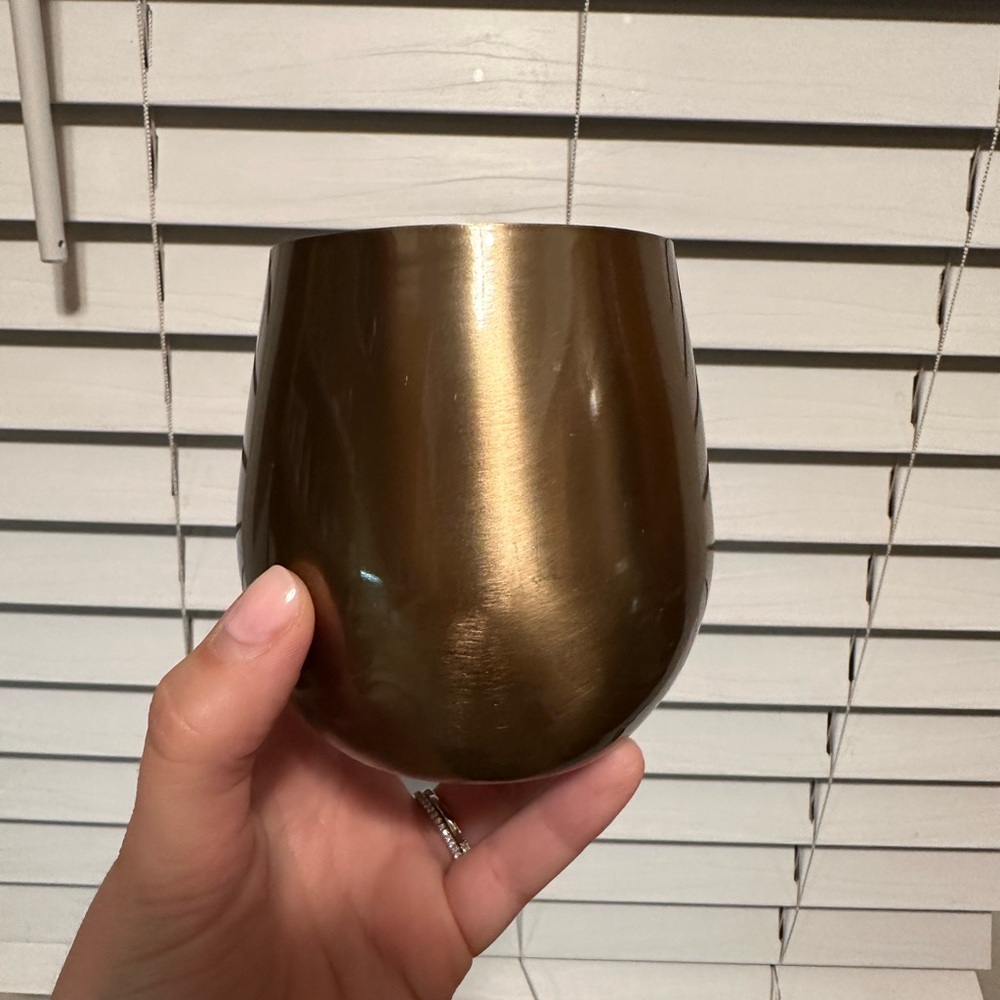 Metal Threshold Wine Glass